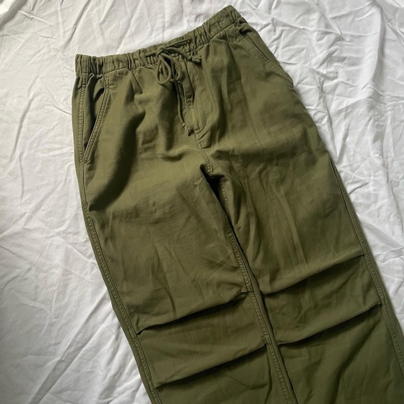 Aritzia parachute pants - Picture 3 of 3